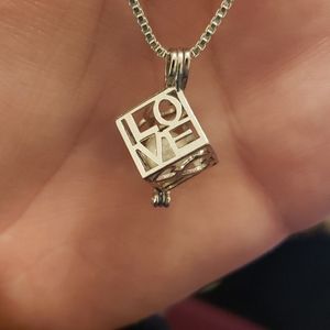 Vantel Pearls necklace